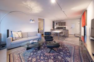 Kuchyň nebo kuchyňský kout v ubytování Lakefront Suite 148 by we rent