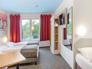 Postel nebo postele na pokoji v ubytování B&B Hotel Lüneburg + 21 fotografií