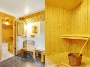 dos fotos de una sauna y una habitación en Anno 1793 Sekelgården, en Ystad