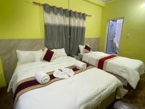 Voodi või voodid majutusasutuse Hotel Kavya Inn toas