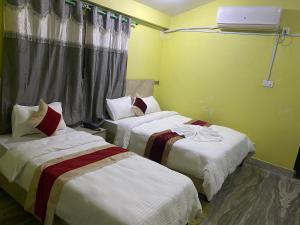 Voodi või voodid majutusasutuse Hotel Kavya Inn toas