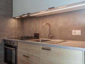 cocina con fregadero y fogones en Apartment Derborence 25 by Interhome, en Nendaz