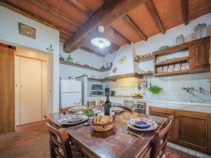 Kuchyň nebo kuchyňský kout v ubytování Holiday Home L'Aia by Interhome