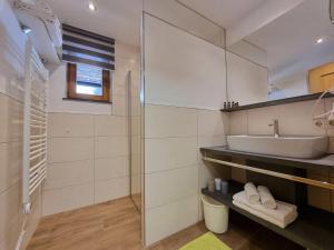 Łazienka w obiekcie Apartment Apart Ladner by Interhome