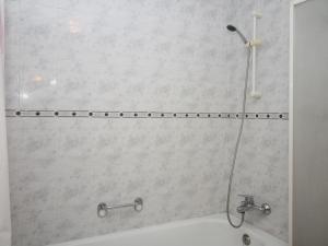 Koupelna v ubytování Apartment Celio I by Interhome