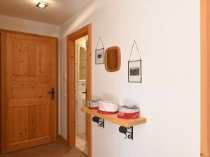 baño con puerta de madera y estante en la pared en Apartment Les Chalets de Marie A 22 by Interhome en Ovronnaz