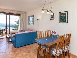A seating area at Apartment Gregal by Interhome