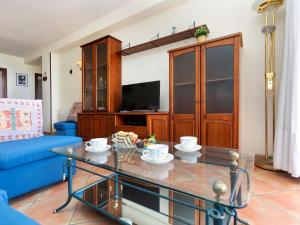 A television and/or entertainment centre at Apartment Gregal by Interhome