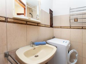 A bathroom at Apartment Gregal by Interhome