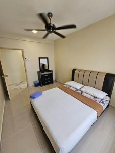 Ένα ή περισσότερα κρεβάτια σε δωμάτιο στο Newly refurbished Cozy PD Bayview Apartment with Ocean View