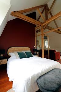 A bed or beds in a room at Le Domaine Saint Ange
