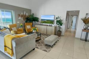 TV/trung tâm giải trí tại 4 bedroom Villa La Casa del Jefe with Private pool