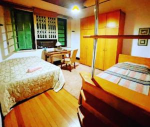 Ένα ή περισσότερα κρεβάτια σε δωμάτιο στο Casa Moinhos de Vento Vintage
