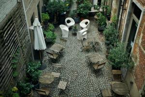 an overhead view of a patio with chairs and an umbrella at Hotel Matelote in Antwerp
