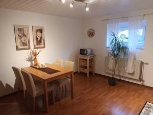 a dining room with a table and chairs and a window at Ferienwohnung Doris in Sinsheim