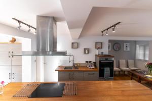 A cozinha ou cozinha compacta de Executive High-End Luxury Accommodation in Southampton, Perfect for Relocators, Contractors and Professionals
