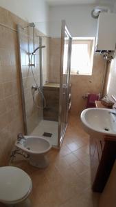 Phòng tắm tại Casa Micéi +14 ảnh