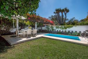 Bazén v ubytovaní CasaColores - SilverDeluxe Penthouse with private pool or Bronce Garden-Apartment no pool, Puerto de la Cruz alebo v jeho blízkosti