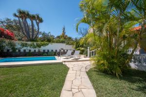 Bazén v ubytovaní CasaColores - SilverDeluxe Penthouse with private pool or Bronce Garden-Apartment no pool, Puerto de la Cruz alebo v jeho blízkosti