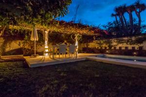 Vonkajšia záhrada v ubytovaní CasaColores - SilverDeluxe Penthouse with private pool or Bronce Garden-Apartment no pool, Puerto de la Cruz