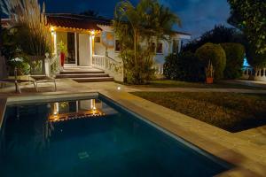 Bazén v ubytovaní CasaColores - SilverDeluxe Penthouse with private pool or Bronce Garden-Apartment no pool, Puerto de la Cruz alebo v jeho blízkosti