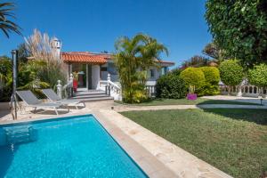 Bazén v ubytovaní CasaColores - SilverDeluxe Penthouse with private pool or Bronce Garden-Apartment no pool, Puerto de la Cruz alebo v jeho blízkosti