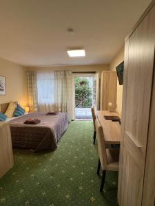 Postel nebo postele na pokoji v ubytování Hotel Sonnenhof