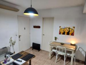 a living room with a table and chairs and a painting at SANFER CENTER 2 in San Fernando