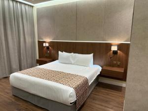 En eller flere senge i et værelse på فندق بيري الندوة