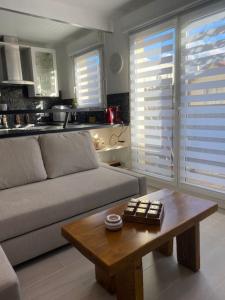 Galeriebild der Unterkunft Jacuzzi 2 places - App 4 pers - Parking (digicode) in Goussainville