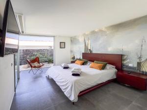 Postel nebo postele na pokoji v ubytování Villa Veiga with heated pool + 37 fotografií
