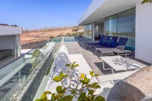 Balkón nebo terasa v ubytování Villa Veiga with heated pool