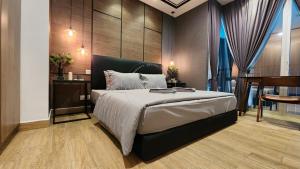 Llit o llits en una habitació de Luxury Duplex Suite 4 pax Netflix Wifi Selayang KL