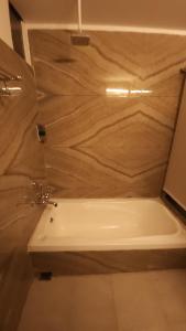 Ένα μπάνιο στο Hotel VRS INNS