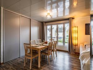 a dining room with a table and chairs at Cosy apartment on Strasbourg Tramway line and Canal - Appartement confortable sur ligne tram Strasbourg et Canal in Bischheim +40 photos