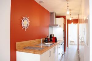 Η κουζίνα ή μικρή κουζίνα στο St Jean de Luz, Centre ville 2 pièces, plage à pied - 3 étoiles