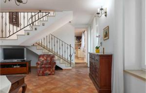 een woonkamer met een trap en een stoel bij Villa Lilly in Višnjan