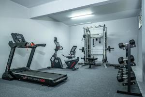 Fitness centrum a/nebo fitness zařízení v ubytování Evripides triple room 1