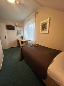 Postel nebo postele na pokoji v ubytování Hotel Sonnenhof