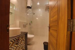 Kylpyhuone majoituspaikassa Hotel Mahadev Rishikesh