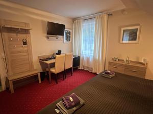 TV a/nebo společenská místnost v ubytování Hotel Sonnenhof