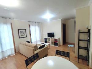 TV a/nebo společenská místnost v ubytování PRAIA DA RAPADOIRA