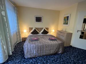 Postel nebo postele na pokoji v ubytování Hotel Sonnenhof