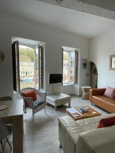 Μια τηλεόραση ή/και κέντρο ψυχαγωγίας στο Appartement au Port