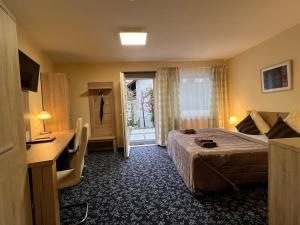 Postel nebo postele na pokoji v ubytování Hotel Sonnenhof