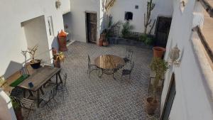 Riad Sahara Sunset Beach Douira Agadir的阳台或露台