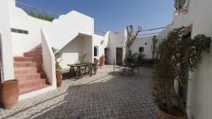Riad Sahara Sunset Beach Douira Agadir的阳台或露台