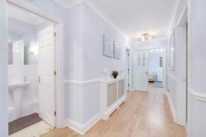 a white bathroom with a sink and a mirror at Modern, Bright, Spacious 2 Bed 2 Bath Barnet Penthouse By 360Stays in Barnet