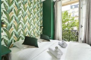 Apartment Center of Paris by Studio prestige