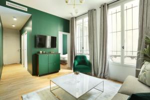 Apartment Center of Paris by Studio prestige